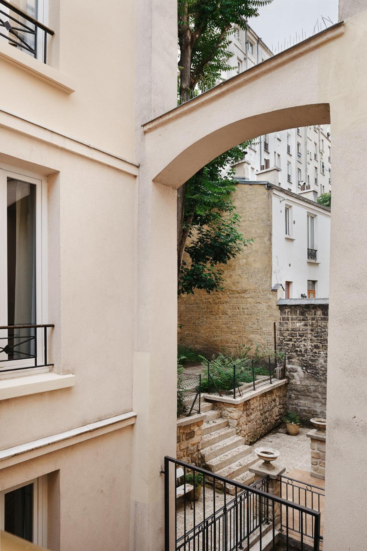 Edgar Suites Montmartre - Paul Albert Paris Exterior photo